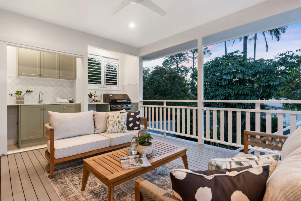 screened-composite-deck-outdoor-kitchen